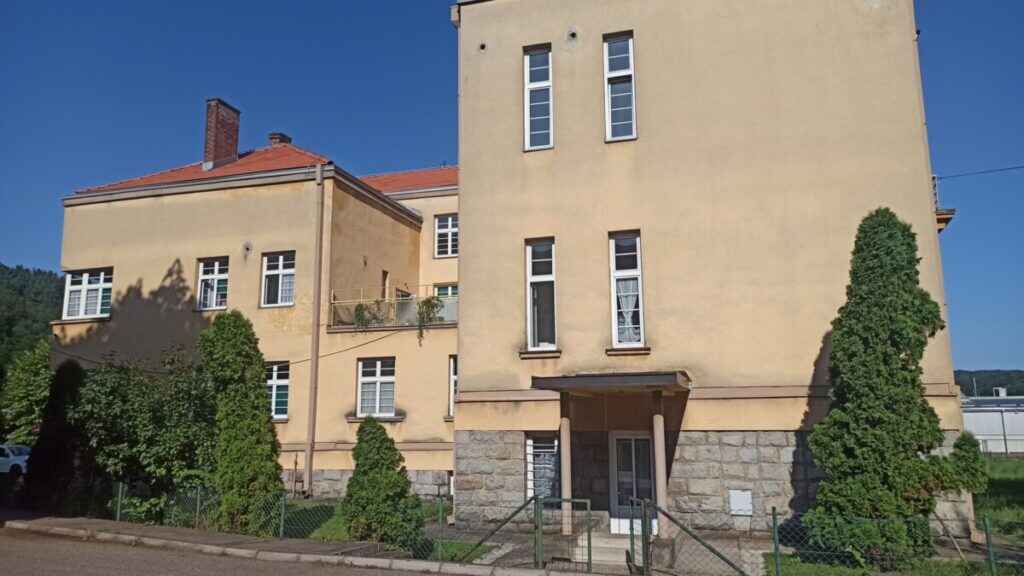 Болница у Крупњу - Зграда болнице у Крупњу грађена је четири године