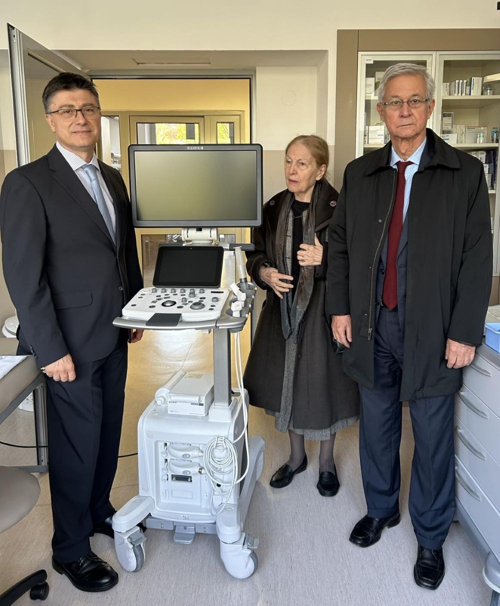 Доц. др Александар Совтић, начелник Одељења за испитивање и лечење болести плућа, прим. др Нада Тодоровић, председница Управног одбора Задужбине и Војин Ђекић, управитељ Задужбине